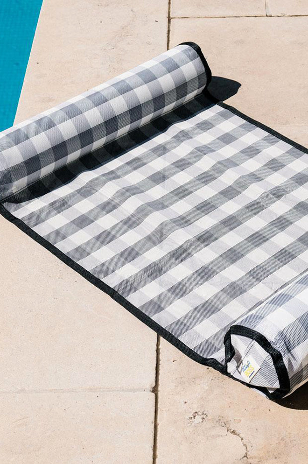 Gingham Style Water Hammock - Image 3