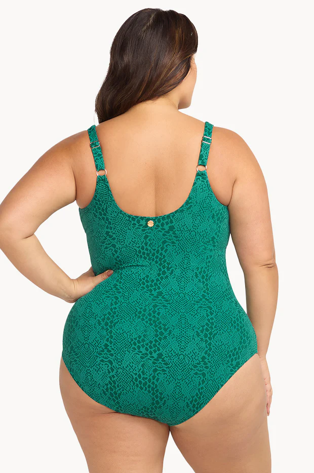 Ekhis Delacroix One Piece - Image 3