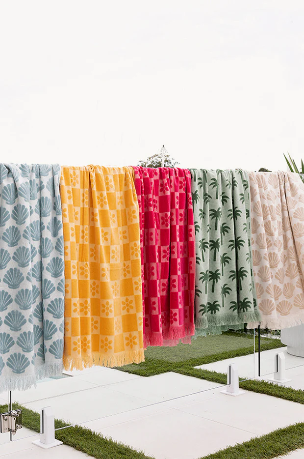 Daisy Check Beach Towel - Image 2
