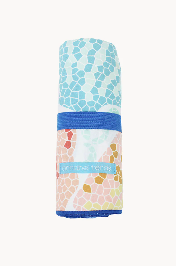 Shelly Beach Sand Free Towel - Image 2